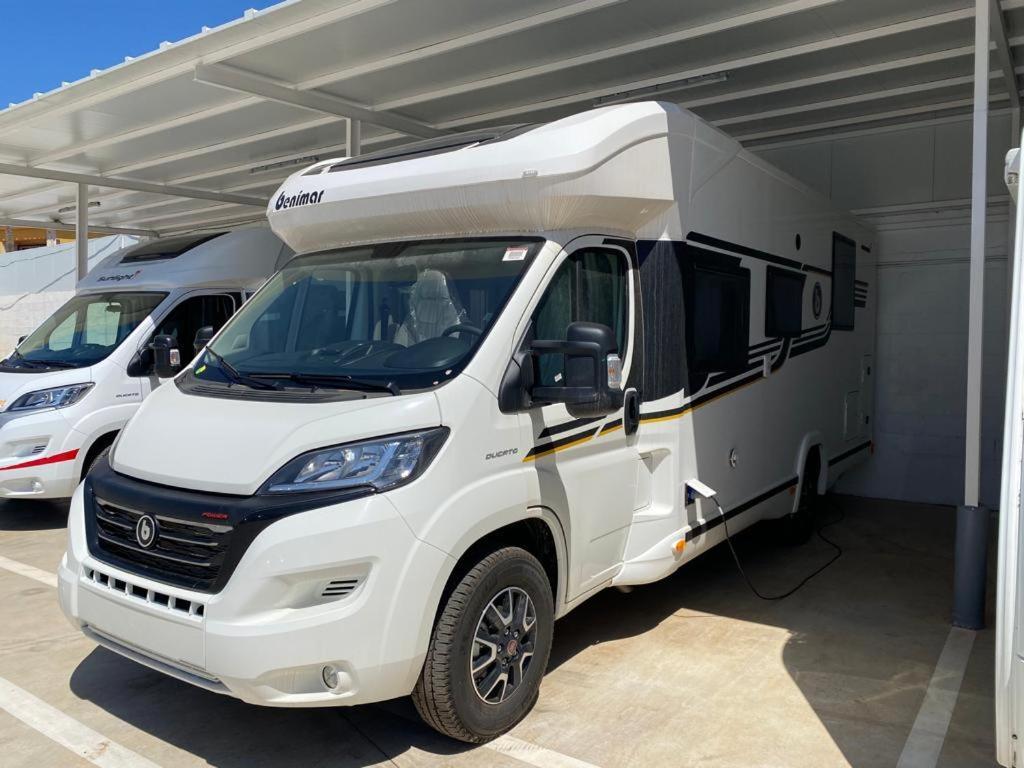 Magnifica Autocaravana Adria Matrix Axess 670Sl Granada Dış mekan fotoğraf