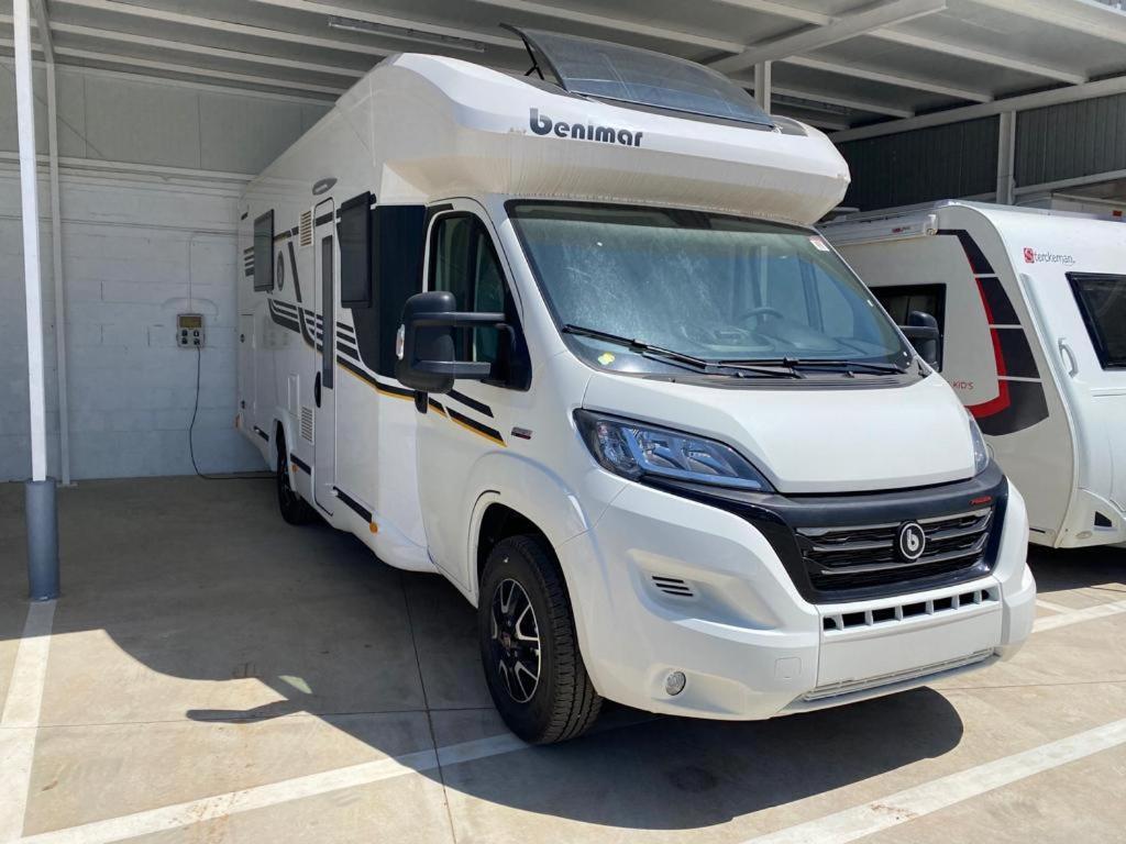 Magnifica Autocaravana Adria Matrix Axess 670Sl Granada Dış mekan fotoğraf