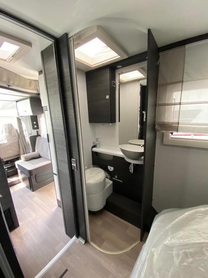 Magnifica Autocaravana Adria Matrix Axess 670Sl Granada Dış mekan fotoğraf